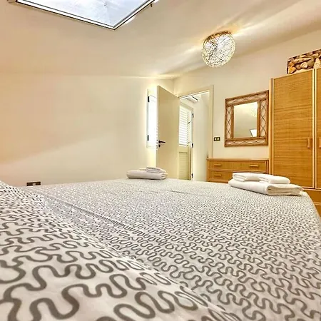 Travelliving •la Favorita Home•, Near