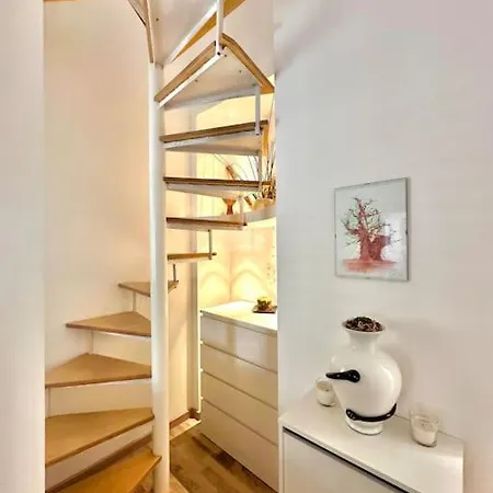 Travelliving •la Favorita Home•, Near